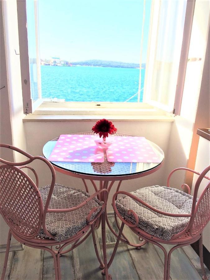 Main Square Apartments With Sea View Пула Екстериор снимка