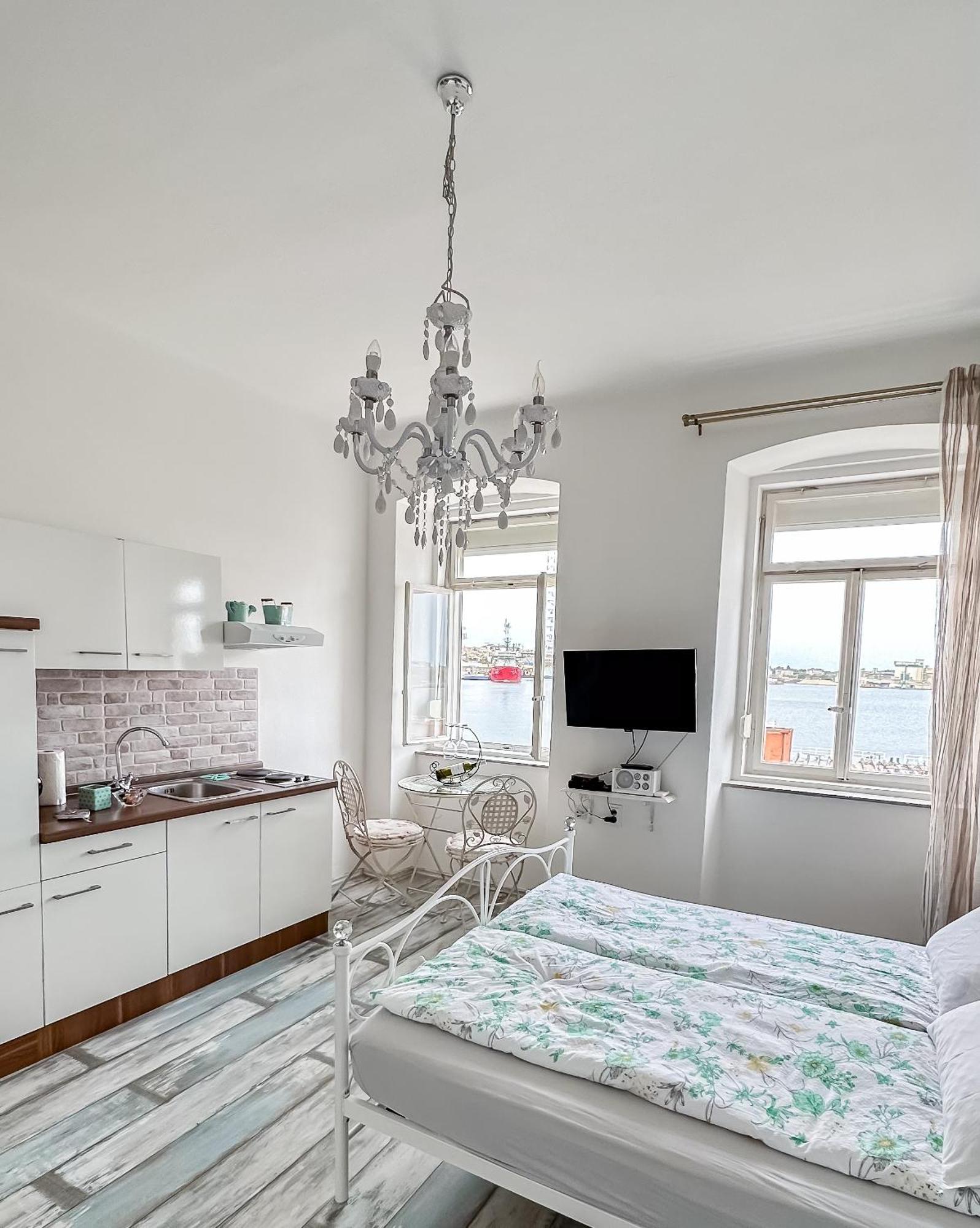 Main Square Apartments With Sea View Пула Екстериор снимка