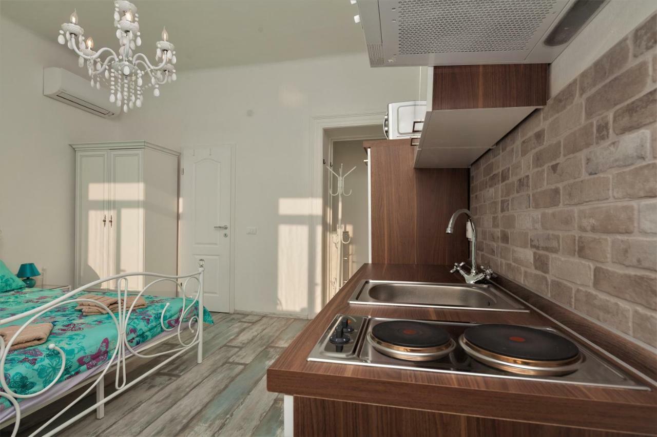 Main Square Apartments With Sea View Пула Екстериор снимка