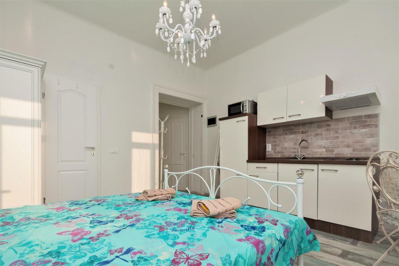 Main Square Apartments With Sea View Пула Екстериор снимка