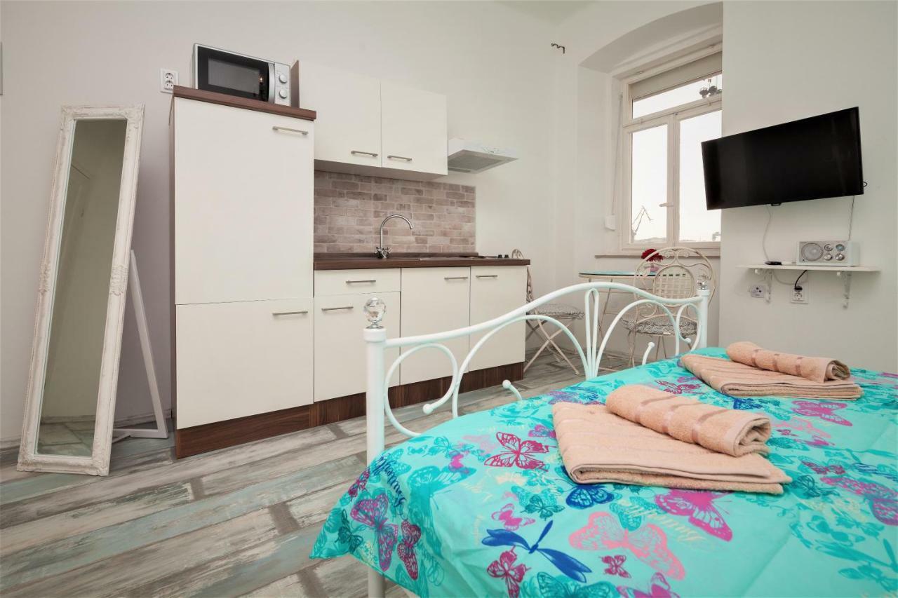 Main Square Apartments With Sea View Пула Екстериор снимка