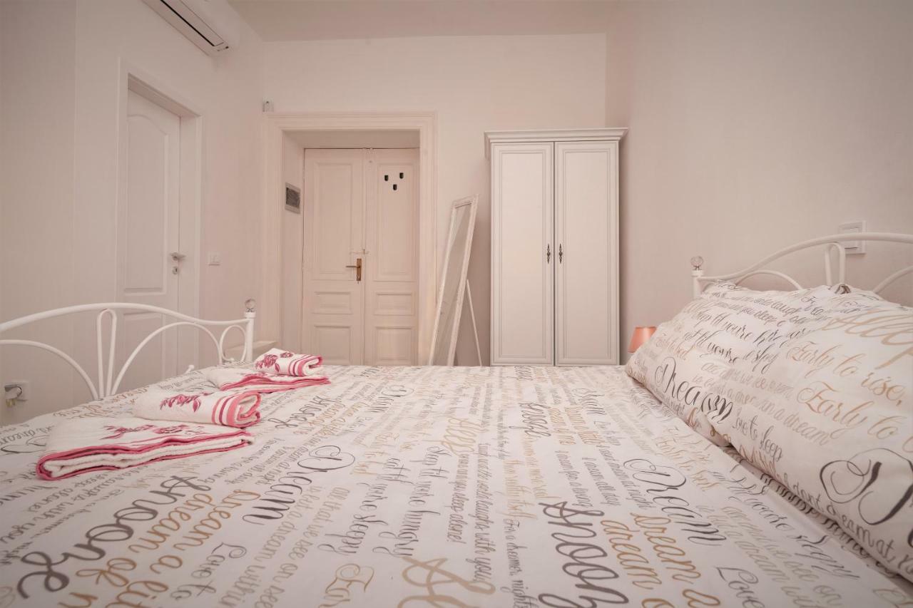 Main Square Apartments With Sea View Пула Екстериор снимка