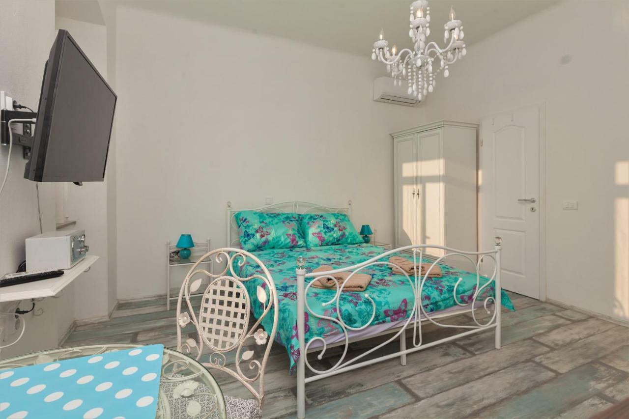 Main Square Apartments With Sea View Пула Екстериор снимка