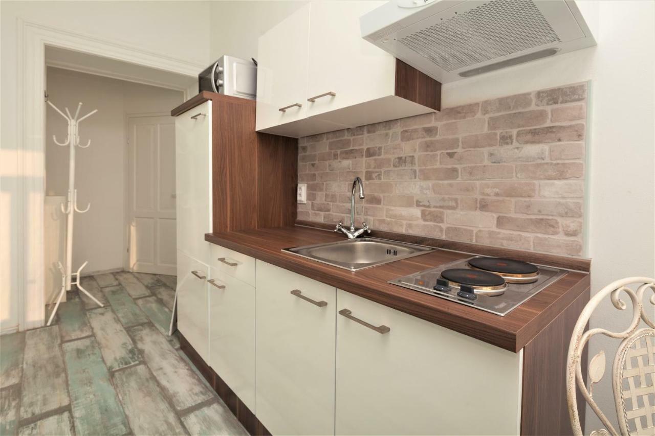 Main Square Apartments With Sea View Пула Екстериор снимка